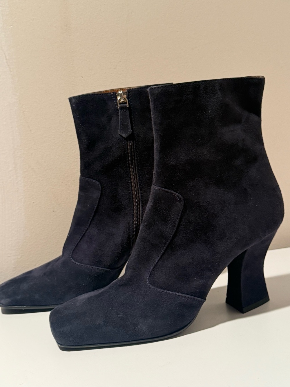 La CANADIENNE Navy Jason Suede Ankle Booties size 37 women H50N11